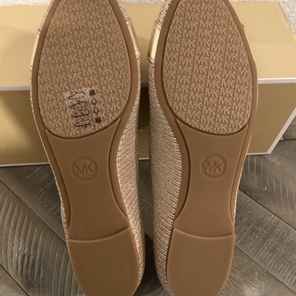 MICHAEL MICHAEL KORS Women's Jilly Round Toe Ballet Flats - Picture 6 of 11